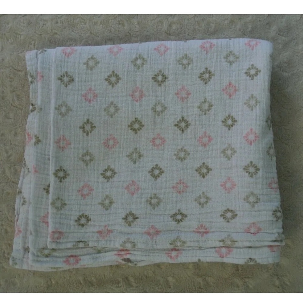 Swaddle Me Summer Infant Baby Blanket Muslin White Tan Pink Medallion Print